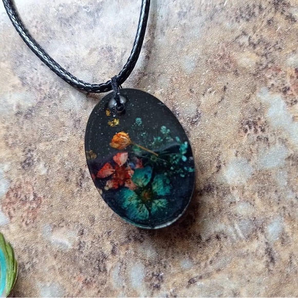 Flower Necklaces - Picture 6 of 6